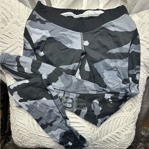 Fitness Leggings • Ankle Zipper